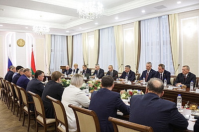 Поставки техники, кооперация в промышленности и АПК. Как планируют развивать сотрудничество Беларусь и Ростовская область