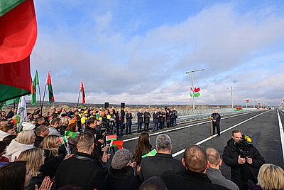 Лукашенко в Мозыре открыл обновленный мост через Припять