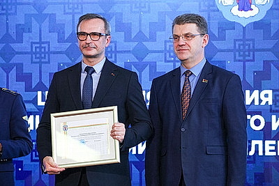 Впервые в истории. Выпускникам Белорусской академии авиации вручили лицензии пилотов