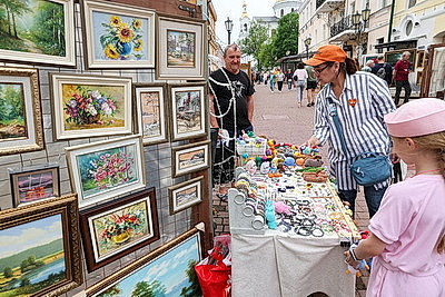 Сувениры, игрушки, аксессуары. Более 400 ремесленников участвуют в \"Задзвінскім кірмашы\" в Витебске