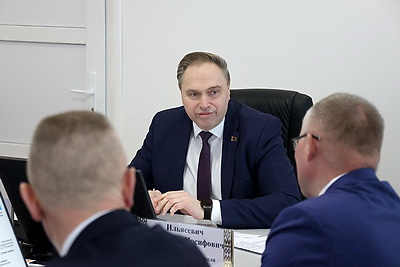 Караник провел прием граждан в Пуховичском районе