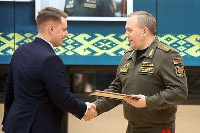 В Минске наградили журналистов за лучшее освещение в СМИ темы Вооруженных Сил и патриотического воспитания