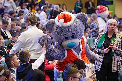 Лукашенко: страна всегда сильна традициями, одна из них в Беларуси - новогодние поздравления детей