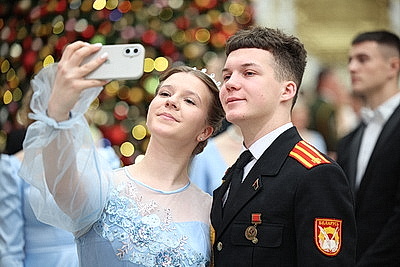 Вальс, кадриль и полонез. Дворец Независимости собрал участников красочного новогоднего бала