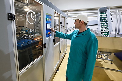 Сергеенко ознакомился с деятельностью Поставского молочного завода