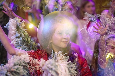 Дед Мороз, подарки и хороводы. 800 детей собрал благотворительный праздник в Гродно