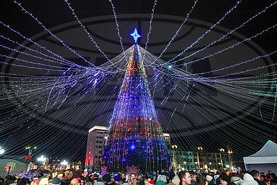 Гродно засиял огнями. Праздник \"Чароўныя ліхтарыкі\" открыл новогодний сезон в Гродно