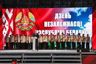 Праздничный концерт и акция \"Споем гимн вместе\" проходят в Могилеве