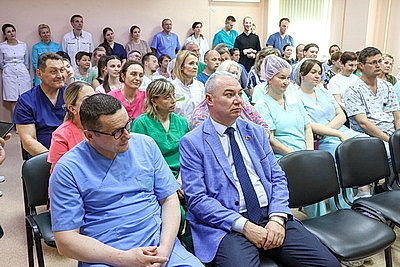 Митрополит Вениамин пообщался с пациентами РНПЦ детской хирургии