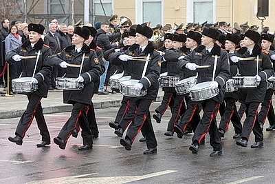 Памятник Рокоссовскому, парад военной техники. В Гомеле почтили память героев-освободителей