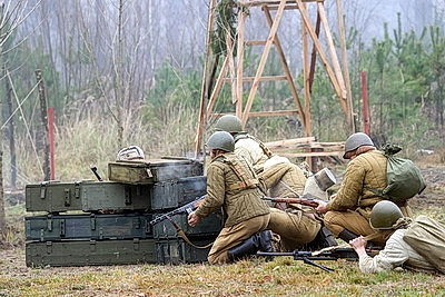 Масштабная военно-историческая реконструкция состоялась в мемориальном комплексе \"Партизанская криничка\" в Гомеле