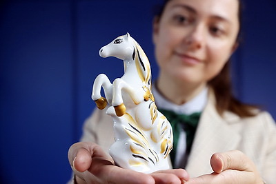 На ЗАО \"Добрушский фарфоровый завод\" изготовили тематическую продукцию к Новому году