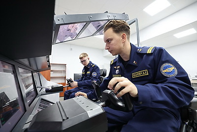 В Белорусской государственной академии авиации прошел госэкзамен для курсантов-пилотов гражданских самолетов