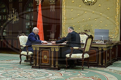 Лукашенко принял с докладом главу Администрации Президента