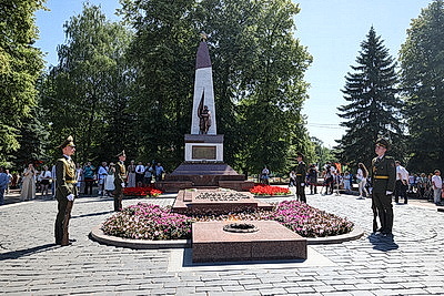 Более 2 тыс. человек прошли по центру Гродно в \"Шествии поколений\"