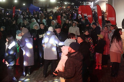 \"Марафон единства\": на площадке перед клубом по хоккею с шайбой \"Лида\" открылась танцплощадка
