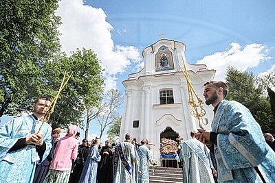 \"Место, где отдыхают душой\". Явление Жировичской иконы Божией Матери празднуют православные верующие