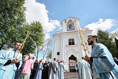 \"Место, где отдыхают душой\". Явление Жировичской иконы Божией Матери празднуют православные верующие