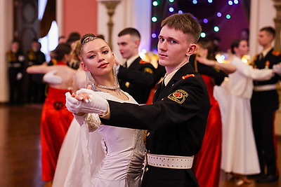 В Минском суворовском военном училище состоялся новогодний бал