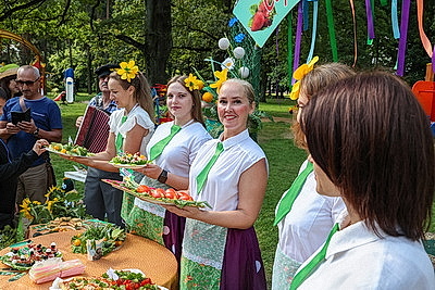 В Шклове вкусно и весело отметили День огурца