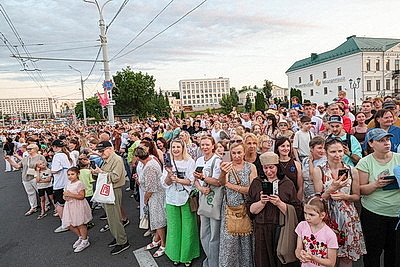 Красочное шествие по улицам Витебска провели участники феста \"На семи ветрах\"