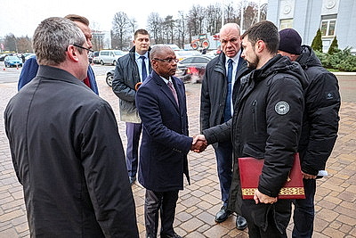 Парламентская делегация Кении посетила МНПЦ хирургии, трансплантологии и гематологии и МТЗ