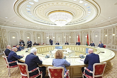 Лукашенко встретился с губернатором Калининградской области России
