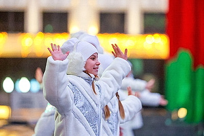 В Минске новогодними огнями засияла главная елка страны