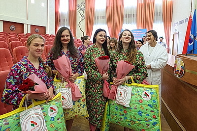 В Минске поздравили родившихся 3 июля малышей и их мам