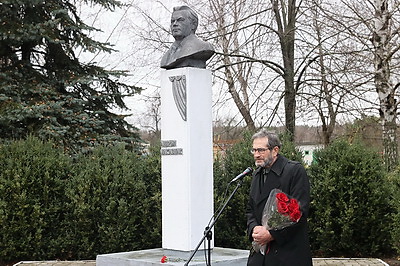 \"Его пьесы стали глотком свежего воздуха\". Об Андрее Макаенке вспоминали на малой родине