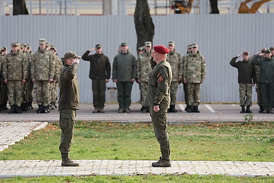 300 военнослужащих внутренних войск простились с боевым знаменем