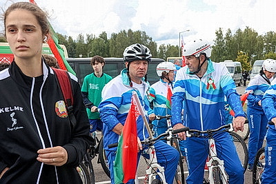 Более 250 человек приняли участие в велопробеге ко Дню народного единства в Минске