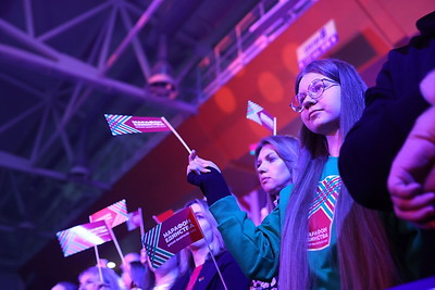 \"Марафон единства\": грандиозный гала-концерт белорусских артистов \"Время выбрало нас\" проходит в Лиде