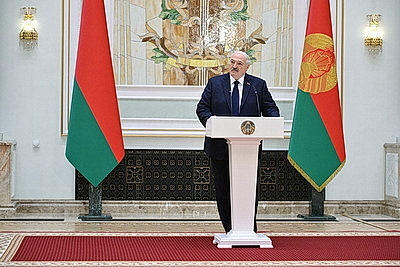 Лукашенко вручил награды заслуженным аграриям Беларуси