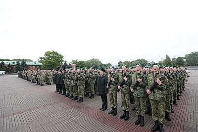 Молодое пополнение пограничников и военнослужащих внутренних войск приняли присягу в Брестской крепости