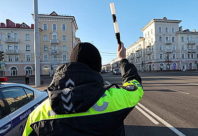 \"Непередаваемые эмоции!\". Сотрудники ГАИ поздравили витебских автоледи