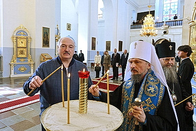 Лукашенко посетил монастырь в Жировичах