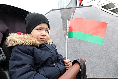 В Витебске в торжественной обстановке открыли новую площадь Государственного флага и герба