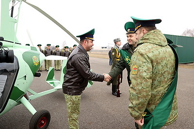 На земле и в воздухе. Как по Беларуси движется \"Эстафета Победы\"