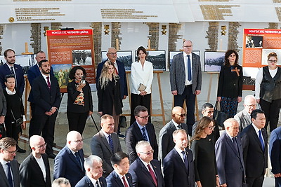 Монгольская фотовыставка \"Победа над Японией\" открылась в Музее истории ВОВ