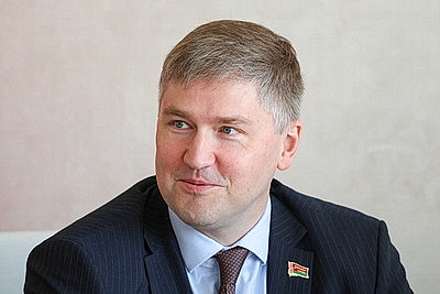 Развитие инфраструктуры почтовой связи. Министр связи посетил производство \"Минская почта\"