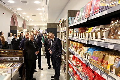 Турчин посетил в Азербайджане торговые объекты с товарами белорусских производителей