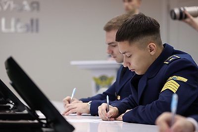 В Белорусской государственной академии авиации прошел госэкзамен для курсантов-пилотов гражданских самолетов