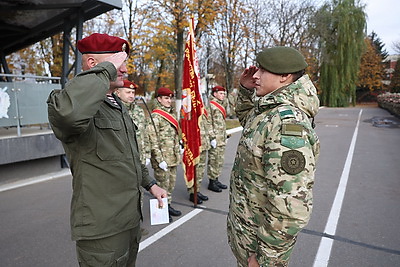 300 военнослужащих внутренних войск простились с боевым знаменем