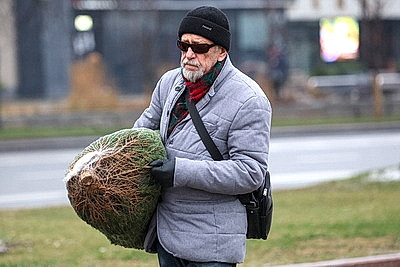Зимняя сказка и вкусные угощения. Рождественская ярмарка открылась у Дворца спорта в Минске
