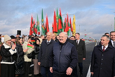 Лукашенко в Мозыре открыл обновленный мост через Припять