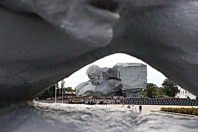 \"Мурашки бежали по телу\". Участники медиатура \"Дорогами Победы\" посетили Брестскую крепость