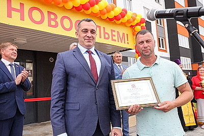 Работники сельхозпредприятия Витебского района получили ключи от новых квартир