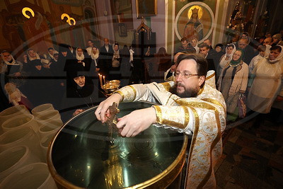 Православные верующие в Гродно освятили крещенскую воду