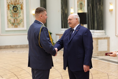 Лукашенко вручил государственные награды заслуженным представителям различных сфер